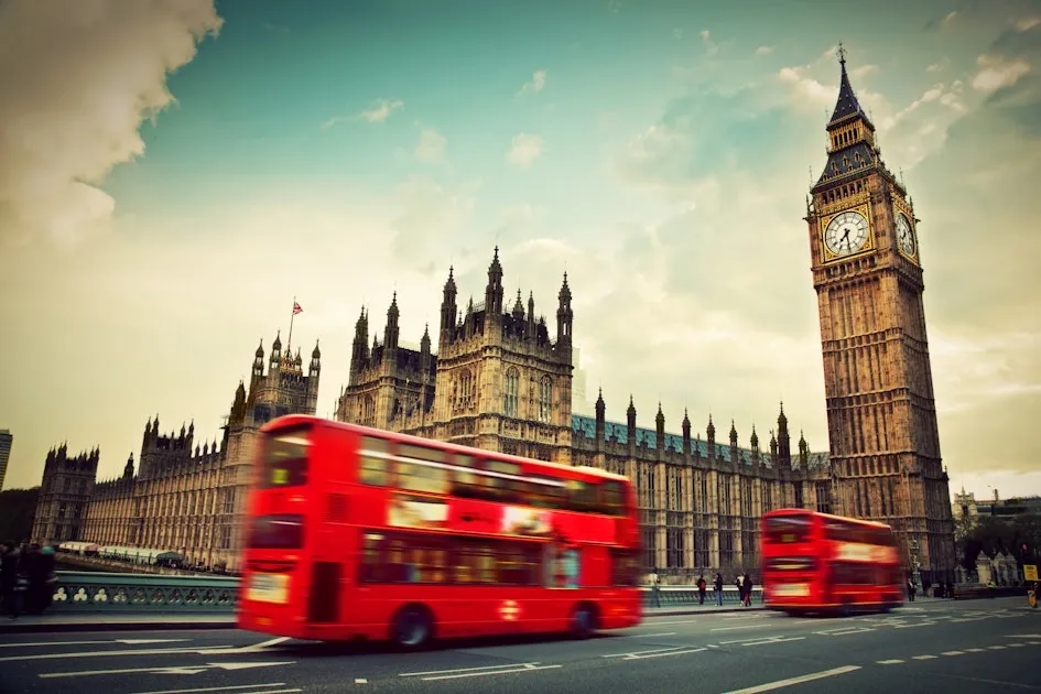 Ile czasu zajmuje podróż autokarem do Londynu? Sprawdź teraz!